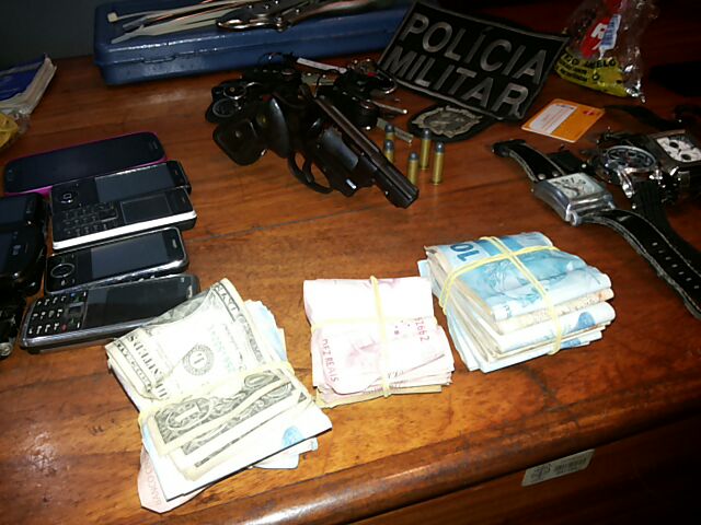 Polícia Militar prende assaltantes e recupera todo o dinheiro das vítimas, R$ 10 mil