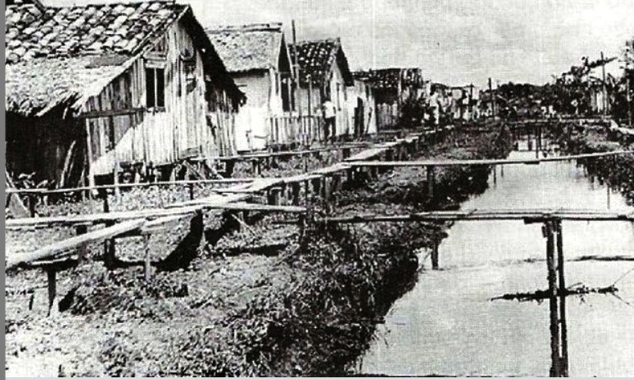 Em 1950, Canal da Avenida Mendonça Júnior já tinha a função de impedir que a frente da cidade alagasse com a maré alta. Ainda não havia muro de arrimo. Foto: Blog Porta Retrato
