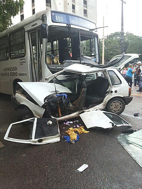 Depois de fim de semana violento no trânsito, taxista morre em colisão com ônibus nesta 2ª