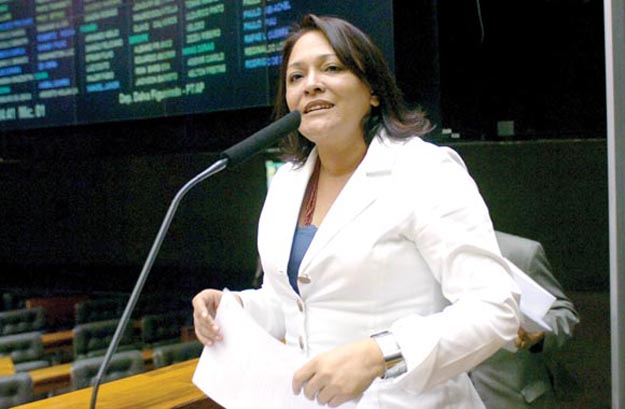 Dep. Dalva Figueiredo (PT-AP), autora da PEC 111