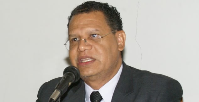 Presidente do CRM/AP é denunciado por racismo contra cubanos
