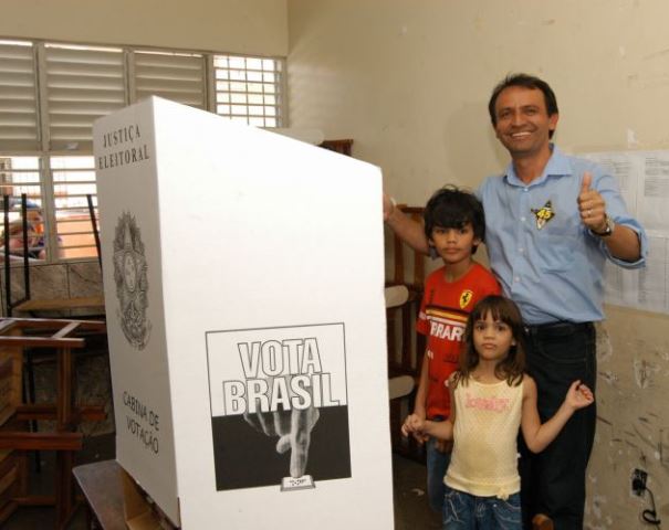 Jorge Amanajás vota e defende posição no 2º turno