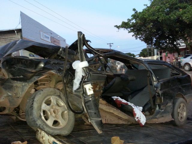 Mecânico ferido: Acidente grave envolve 3 carros na JK