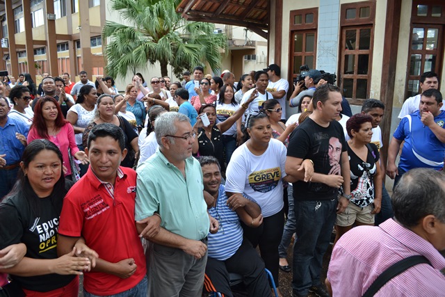 Acordo: Em Macapá, grevistas desocupam prédio da prefeitura