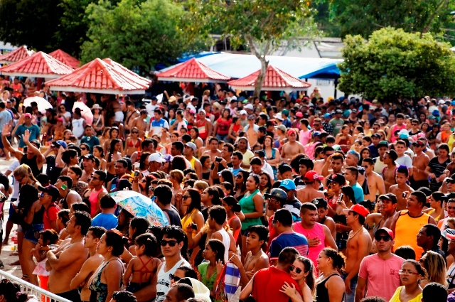 Em Fazendinha: 20 mil pessoas na abertura do Macapá Verão