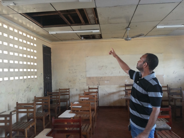 Escola Ruth Bezerra: Alunos e professores se negam a voltar às aulas