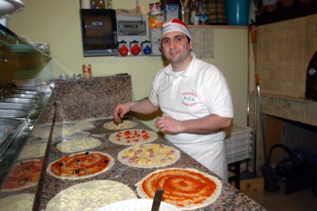 Emprego: Contrata-se pizzaiolo, operador de empilhadeira e outros profissionais