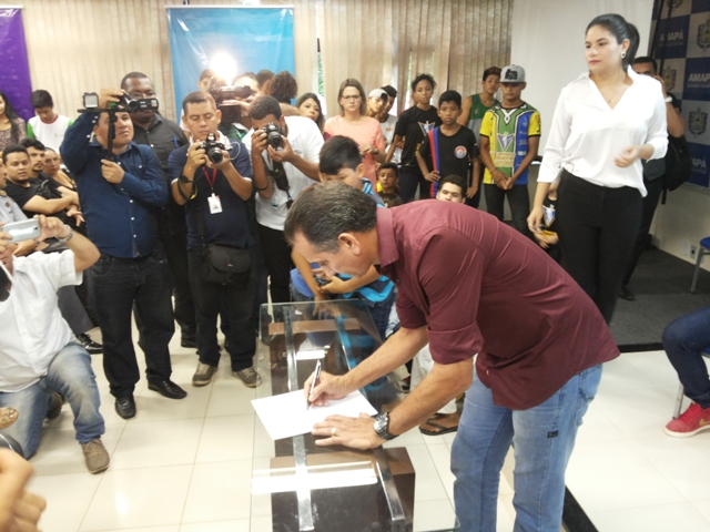 Governador assina decreto que cria o Bolsa Esporte. Fotos: André Silva
