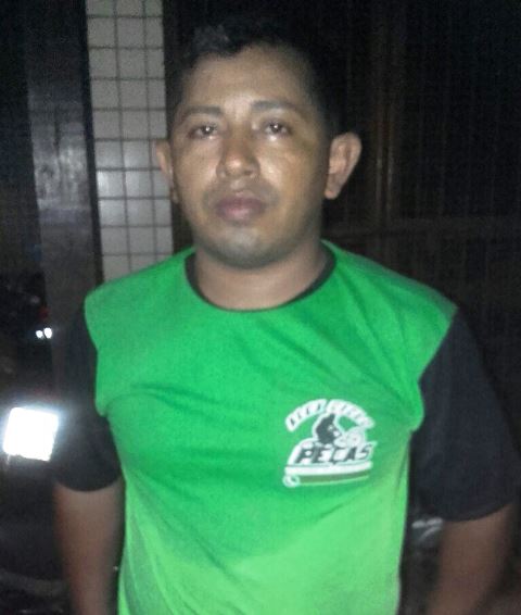 Magno Conceição, 33 anos, usando camisa da oficina de moto