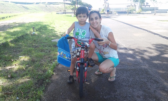 Tatiane Trombim e o filho: passeios de bicicleta vão voltar