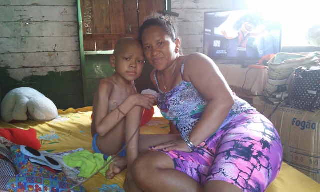 Mãe pede ajuda para filho em estado de câncer terminal