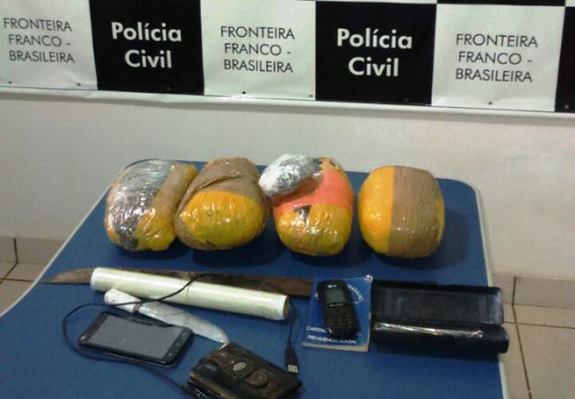Em perseguição a assaltante, policiais encontram quase 2 kg de maconha