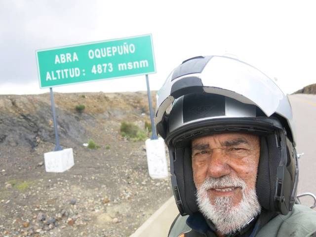 Depois de viajar por toda a América, motociclista de 80 anos volta ao AP