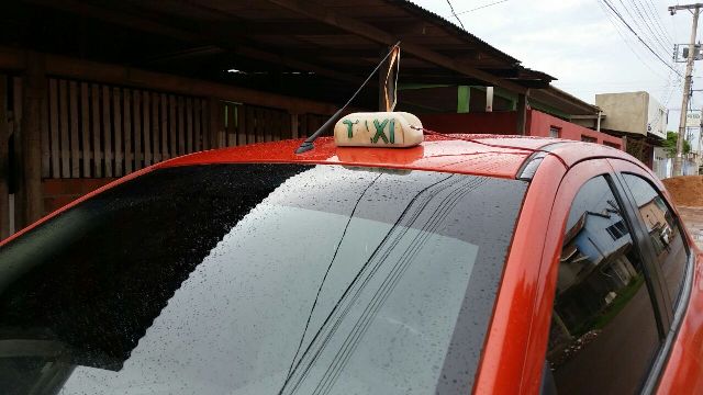 Sindicato diz que houve fraude em concessão de placas de táxi