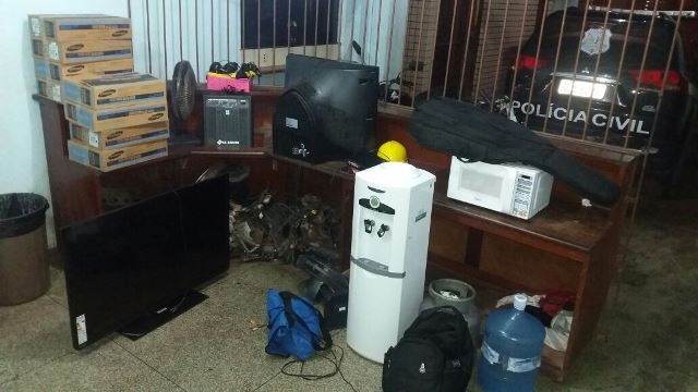 No São José, PM encontra depósito de objetos furtados