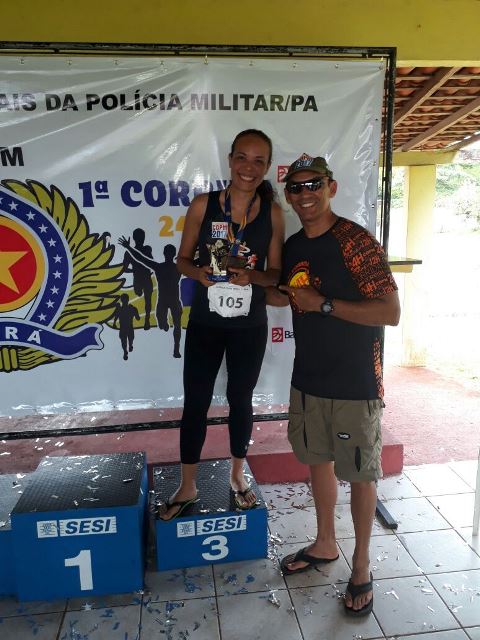Jandira Vitor recebendo sua medalha