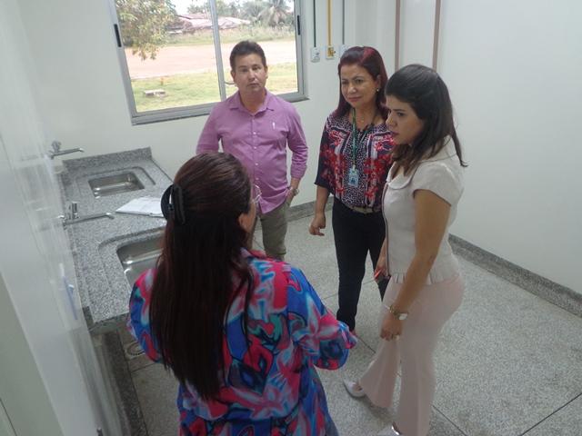 Visita nas dependências do Centro de nefrologia de Santana