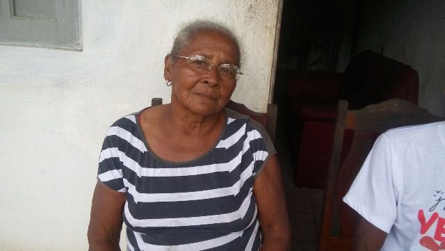 Dona Raimunda: durante festas, moradores são impedidos por seguranças de andarem na rua da própria casa