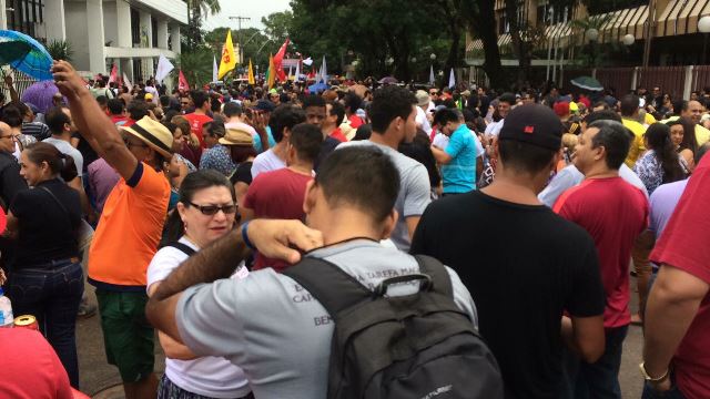 CUT diz que 10 mil participam de manifestação em Macapá
