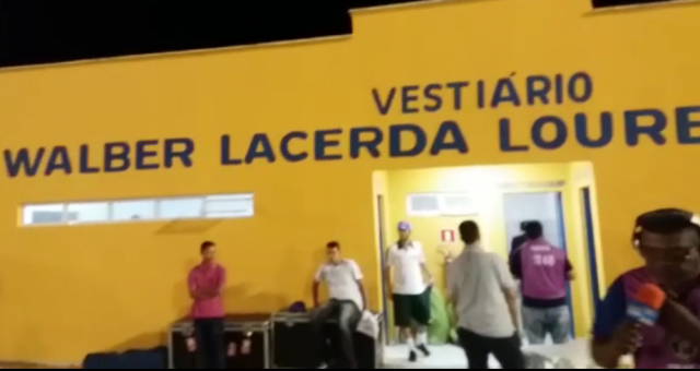 VÍDEOS mostram péssimas condições do estádio do Altos-PI