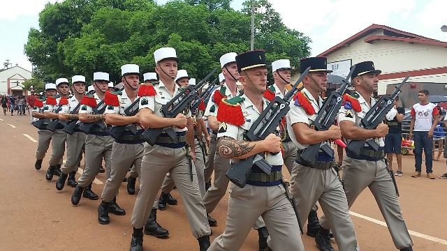 Legionários e Exército Brasileiro fazem desfile na fronteira –  SelesNafes.com