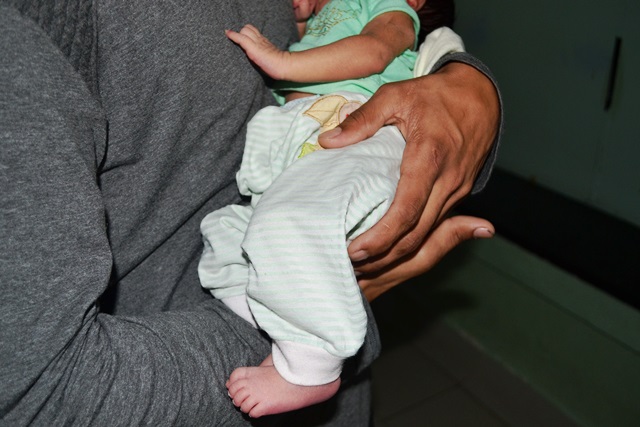 Sindicância vai investigar foto de parto no chão da maternidade Mãe Luzia