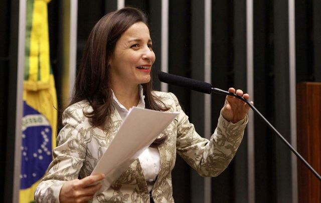 Congresso em Foco: Marcivânia é escolhida a mais atuante da bancada do AP