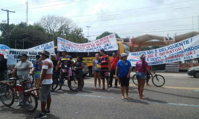 Em ato, ambulantes pedem retorno dos ônibus para a Rua Cândido Mendes