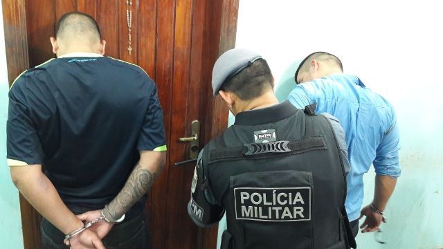 Homem com 3 mandados de prisão é capturado ao fugir de barreira