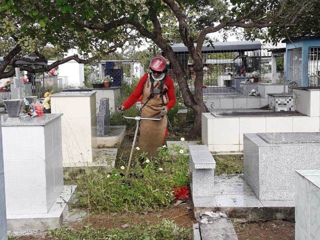 Cemitério é limpo para receber 20 mil visitas no Dia das Mães