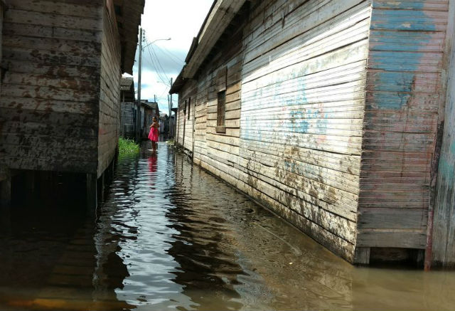 Vítimas de enchente em Laranjal do Jari recebem ajuda