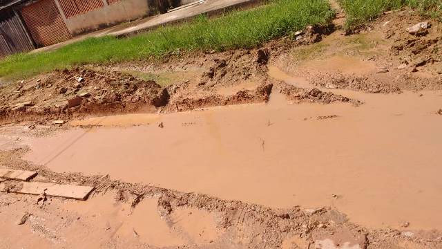 “É só lama e buraco”, reclama morador sobre rua no Buritizal