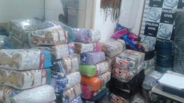Grupo é preso furtando cestas básicas destinadas às vítimas da enchente
