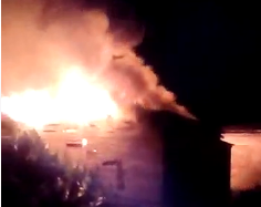 Homem ateia fogo em casa após briga com a mulher