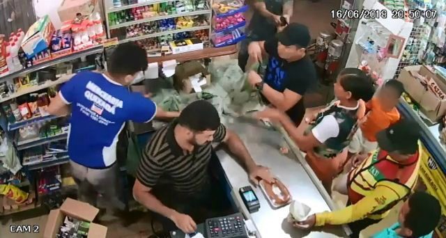 VÍDEO mostra funcionário de mercearia sendo morto com tiro na nuca