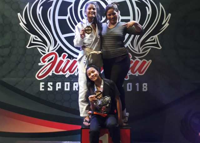 Após pedirem ajuda financeira, irmãs ganham ouro em campeonato de jiu jitsu
