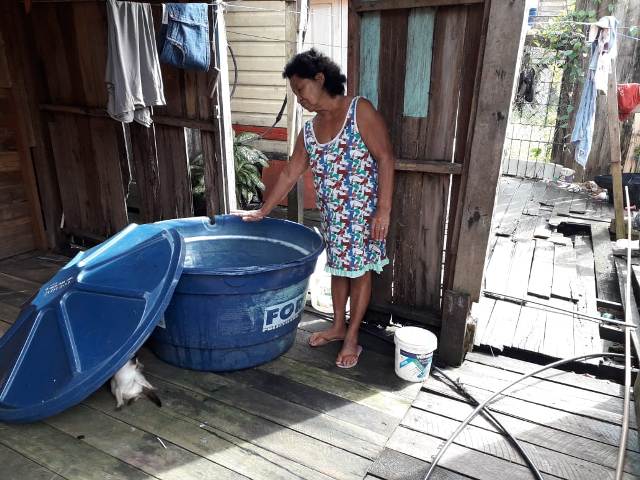 Há mais de 24h sem água em Macapá, aposentada desabafa