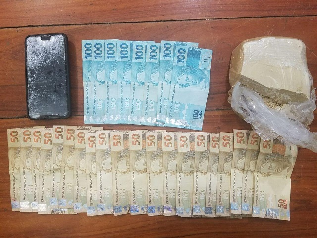 PM flagra homem com meio quilo de cocaína e dinheiro em Macapá