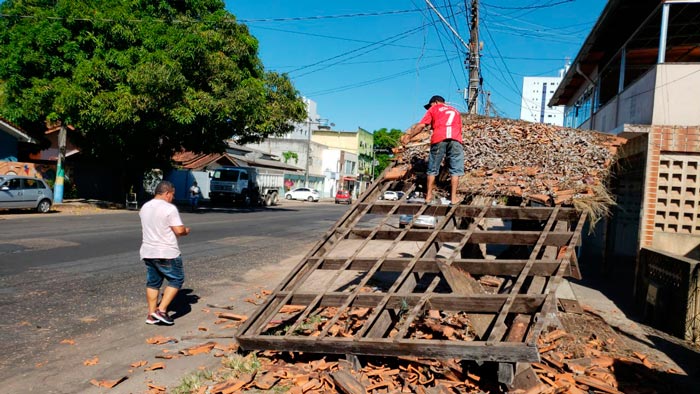 Prefeitura processa motorista que destruiu abrigo de ônibus em Macapá