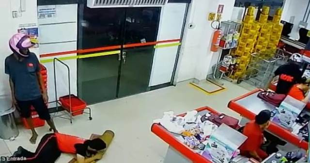 VÍDEO: bandidos roubam R$ 5 mil de supermercado em Macapá