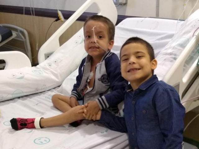 Menino de 7 anos doa medula e salva vida do irmão com câncer