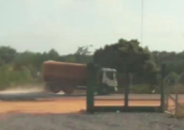 VÍDEO: Carros e caminhões “voam” em lombada na BR-210