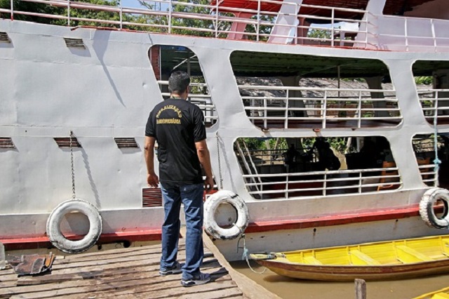 Mosca da carambola: Amapá revista embarcações do Pará