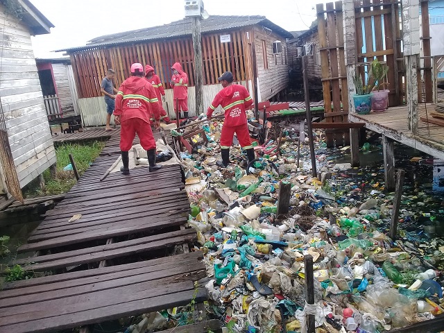 Mais de 60 toneladas de lixo entupiam ressaca no bairro nova esperança