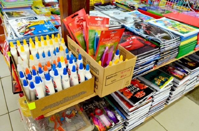 Material escolar: Variação de preços pode chegar a 119% entre lojas