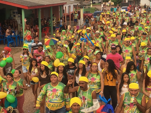 Bloco carnavalesco homenageia professora no interior do Amapá