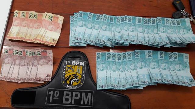 Polícia encontra R$ 6 mil em cédulas falsas em casa de suspeito