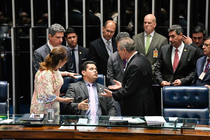 Eleição no Senado: Davi resiste por 5h, mas Renan derruba voto aberto no STF