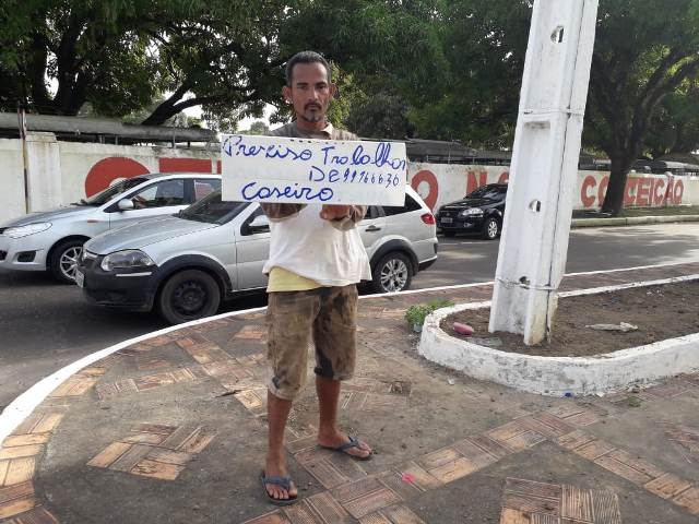 “Quero qualquer trabalho honesto”, diz pai desempregado em sinal