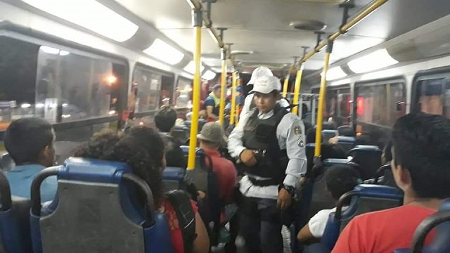 Polícia vasculha ônibus na zona norte de Macapá